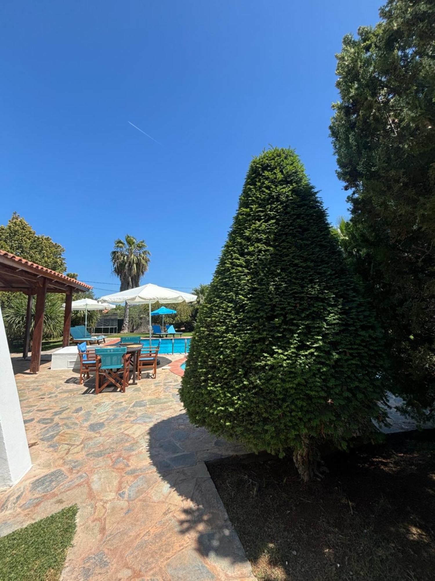Country House With Pool And Big Garden Oropos Exterior photo