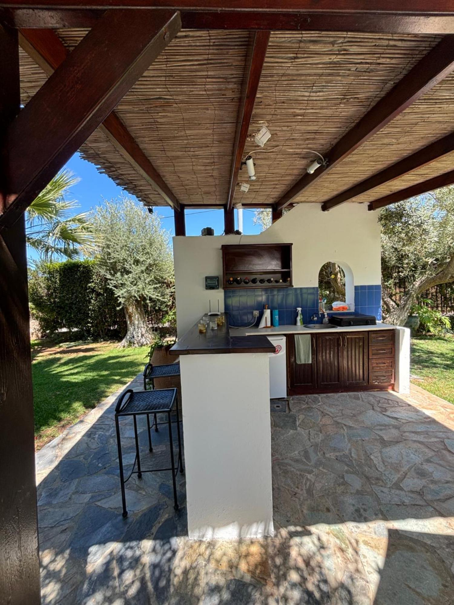 Country House With Pool And Big Garden Oropos Exterior photo